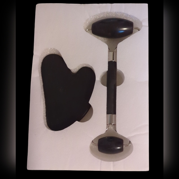 Jade Roller and Gua Sha Set - Picture 3 of 3